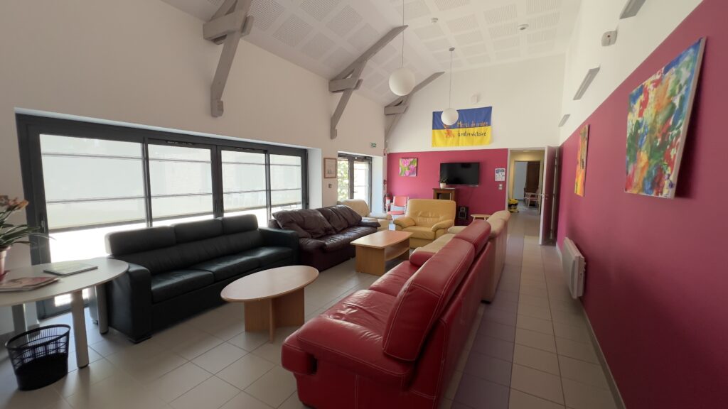 maison-rivage-saint-molf-loire-atlantique-salon-canapé-détente